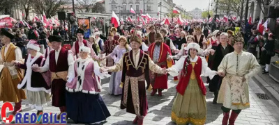 Poljaci maršom podržali Nawrockog i proslavili krunidbu prvog poljskog kralja