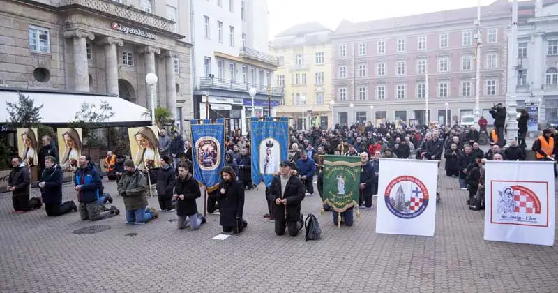 Klečavci na Trgu Bana Jelačića